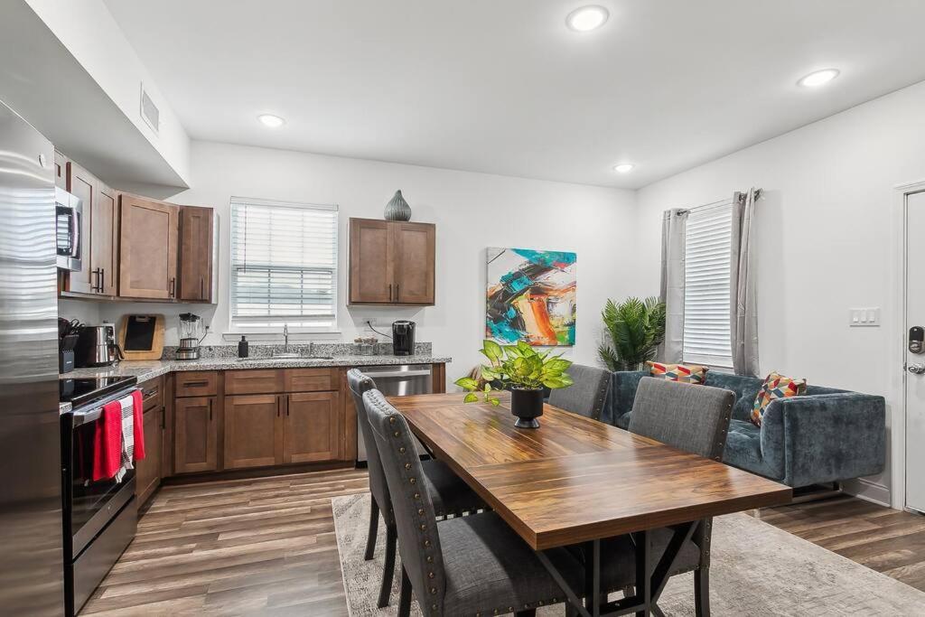 Chic 5br Oasis In Nola's Heart Apartment