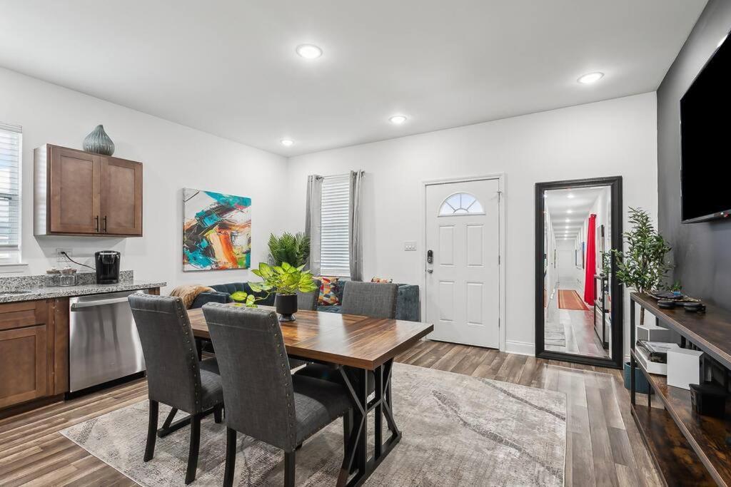 Chic 5br Oasis In Nola's Heart Apartment